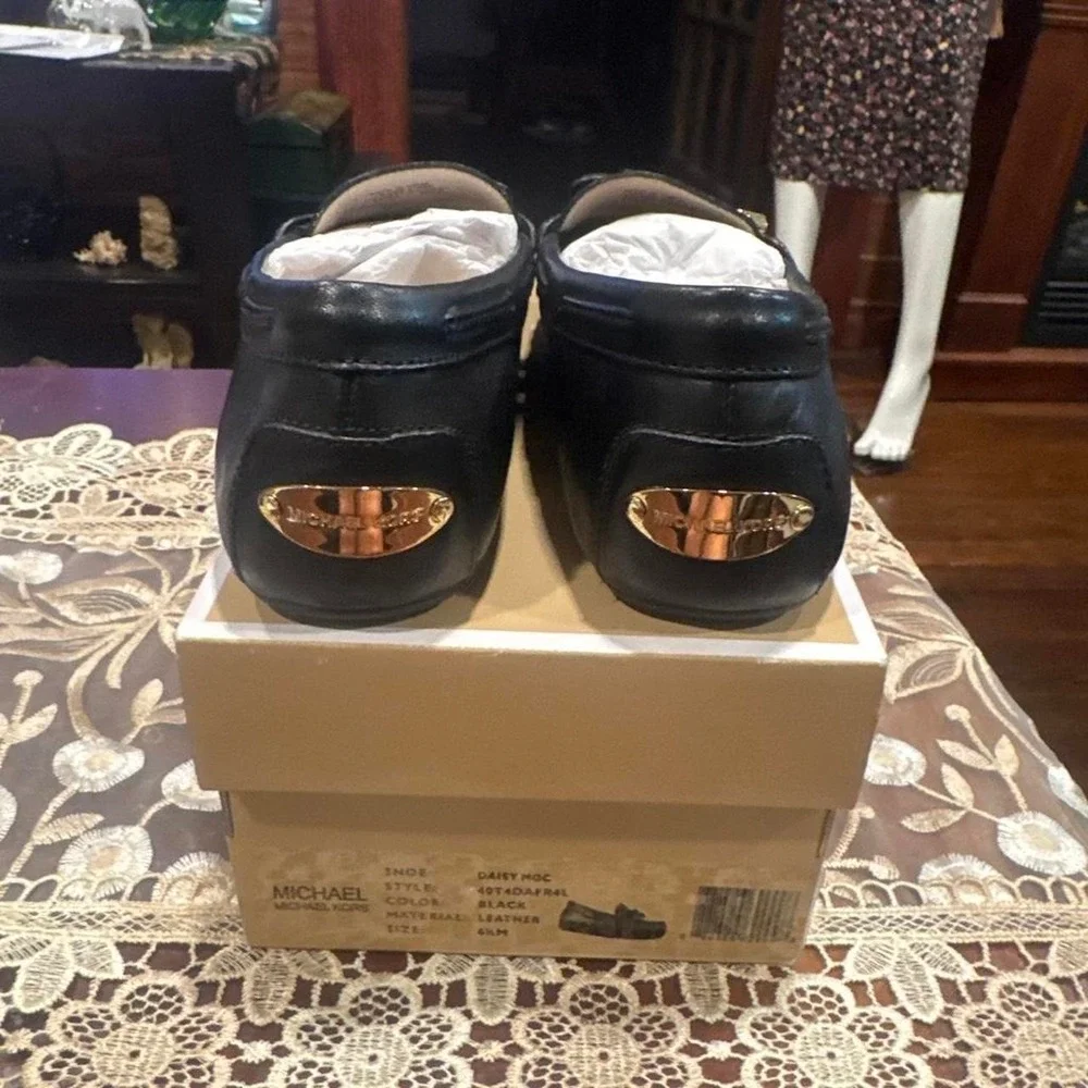 Michael Kors Daisy Leather Moccasin / Loafers Shoes Size 6.5 With Box